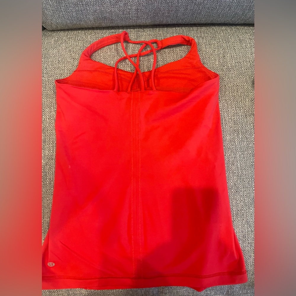 Lululemon cute tank top, pretty red size 6